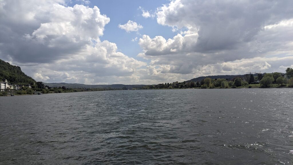 Rheinblick stromaufwaerts